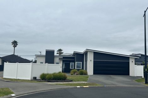 Photo of property in 10 Puroto Place, One Tree Point, 0118