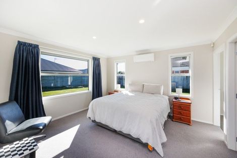 Photo of property in 34 Dogwood Way, Milson, Palmerston North, 4414