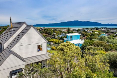Photo of property in 13 Pine Ridge Terrace, Waikanae Beach, Waikanae, 5036