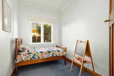 Photo of property in 1d Kereru Bend, Tawa, Wellington, 5028