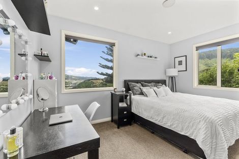Photo of property in 11 Wilmshurst Place, Tawa, Wellington, 5028