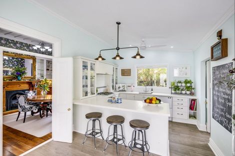 Photo of property in 3 Terrace Lane, Hospital Hill, Napier, 4110