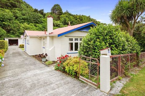 Photo of property in 24 Lincoln Avenue, Tawa, Wellington, 5028