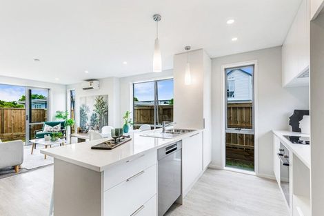 Photo of property in 3/51 Wharf Road, Te Atatu Peninsula, Auckland, 0610