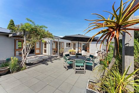 Photo of property in 16 Rauparaha Street, Waikanae Beach, Waikanae, 5036
