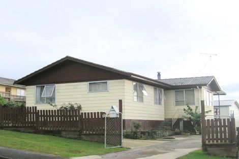 Photo of property in 3 Doone Place, Massey, Auckland, 0614