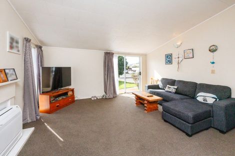 Photo of property in 28 Tiller Close, Kelvin Grove, Palmerston North, 4414