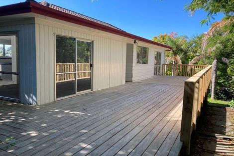 Photo of property in 1 Kayle Glen, West Harbour, Auckland, 0618