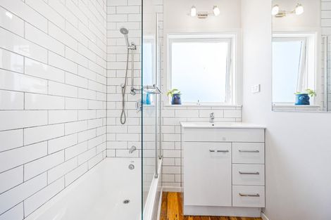 Photo of property in 38 Woodside Road, Massey, Auckland, 0614