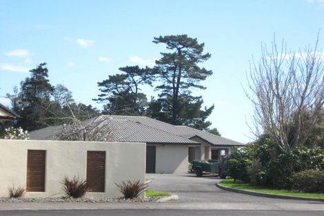 Photo of property in 8 Royal Heights, Glen Avon, New Plymouth, 4312