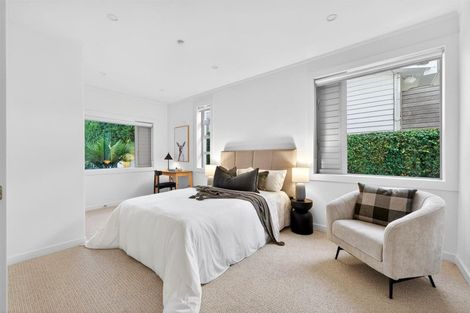 Photo of property in 5 Holiday Road, Milford, Auckland, 0620