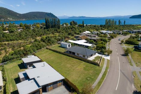 Photo of property in 135 Lisland Drive, Kinloch, Taupo, 3377