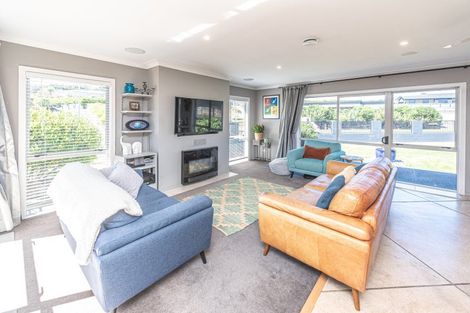 Photo of property in 18 Golf Vue Place, Castlecliff, Whanganui, 4501