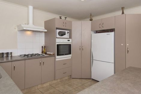 Photo of property in 10 Beachmere Place, Papamoa Beach, Papamoa, 3118
