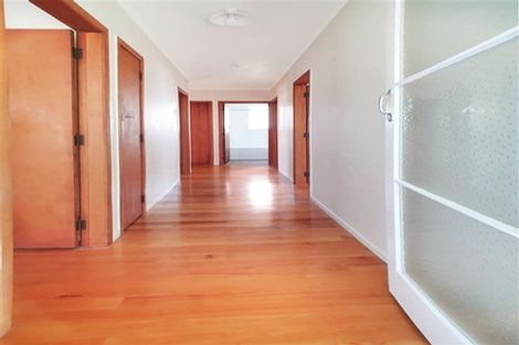 Photo of property in 179 Avondale Road, Avondale, Auckland, 1026