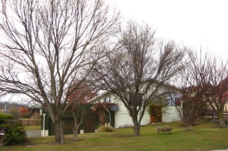 Photo of property in 16 Bracken Street, Arrowtown, 9302