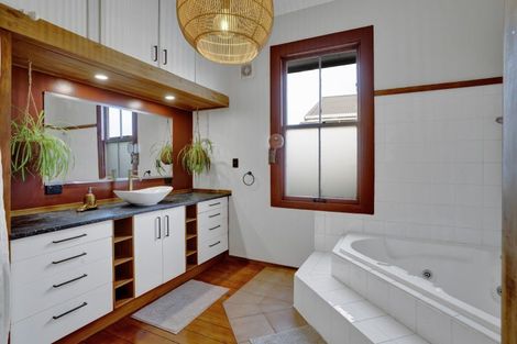 Photo of property in 24 Dunn Street, Egmont Village, 4372