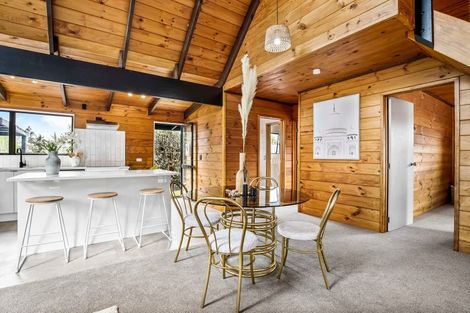 Photo of property in 37 Collins Road, Melville, Hamilton, 3206