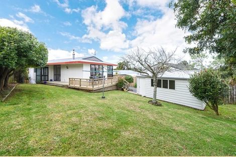Photo of property in 72 Totaravale Drive, Totara Vale, Auckland, 0629