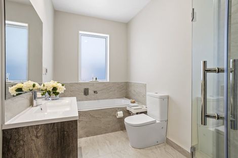 Photo of property in 8 Vinistra Road, Kumeu, 0810