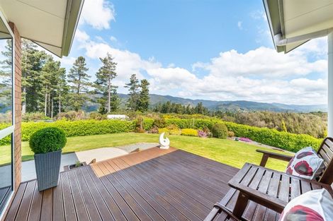 Photo of property in 1 Valley View Way, Timberlea, Upper Hutt, 5018