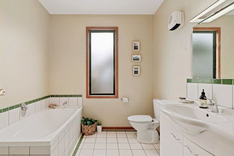 Photo of property in 2 Arklow Street, Albert Town, Wanaka, 9305