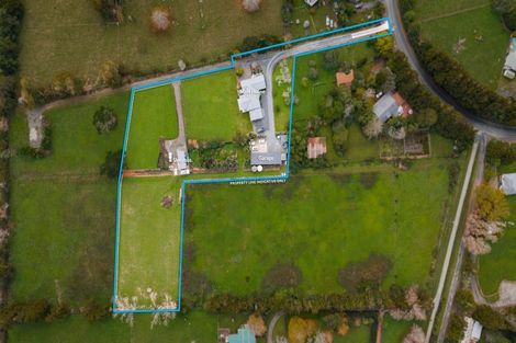 Photo of property in 124 Boord Crescent, Kumeu, 0891