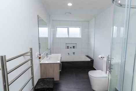 Photo of property in 92 Silverstream Road, Crofton Downs, Wellington, 6035