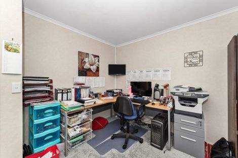 Photo of property in 69 Waiwherowhero Drive, St Andrews, Hamilton, 3200