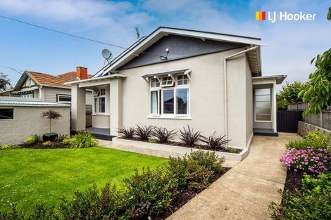 Photo of property in 16 West Avenue, Saint Clair, Dunedin, 9012