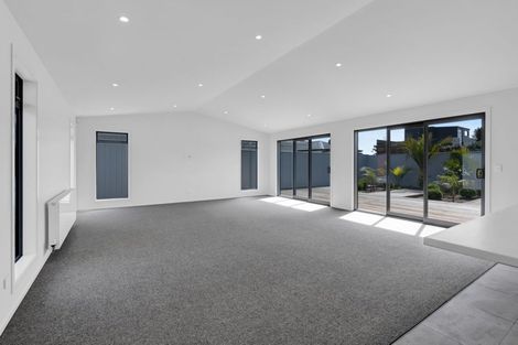 Photo of property in 9a Strandon Place, Strandon, New Plymouth, 4312