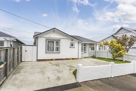 Photo of property in 94 Endeavour Street, Lyall Bay, Wellington, 6022