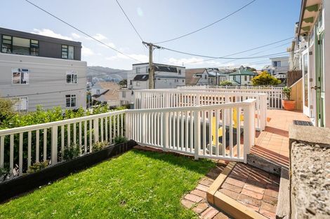 Photo of property in 16 Hawker Street, Mount Victoria, Wellington, 6011