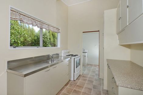 Photo of property in 16 Curlew Place, One Tree Point, 0118