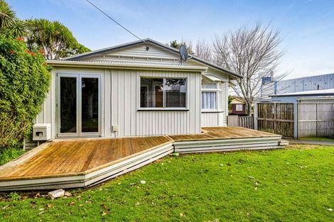 Photo of property in 6 Peace Avenue, Moturoa, New Plymouth, 4310