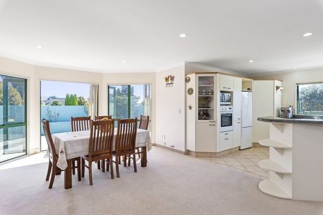 Photo of property in 2 Millennium Hill, Paraparaumu, 5032