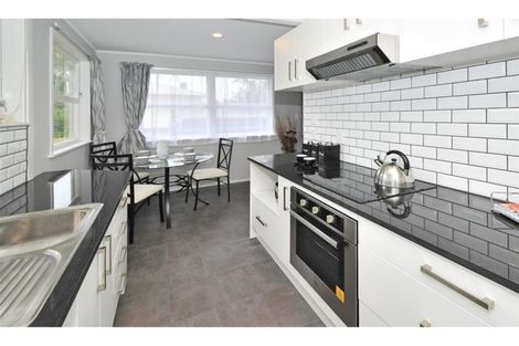 Photo of property in 2/51 Eddowes Street, Manurewa, Auckland, 2102