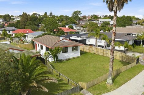 Photo of property in 2/68 Meadowood Drive, Unsworth Heights, Auckland, 0632