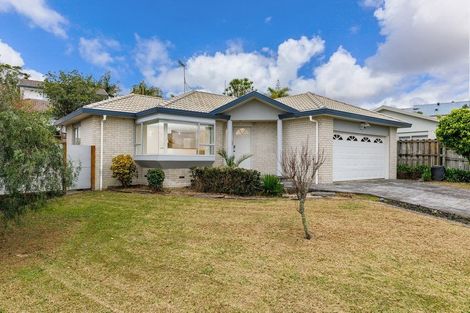 Photo of property in 17 Mercury Lane, Windsor Park, Auckland, 0632