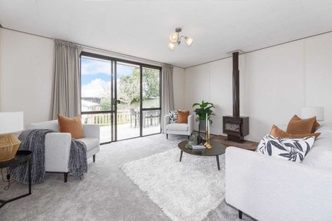 Photo of property in 72 Totaravale Drive, Totara Vale, Auckland, 0629