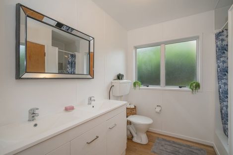 Photo of property in 20 Cook Drive, Whitianga, 3510