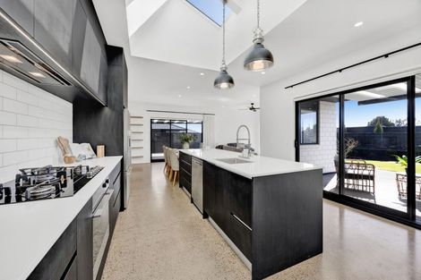 Photo of property in 5 Aheahea Way, Hurworth, New Plymouth, 4310