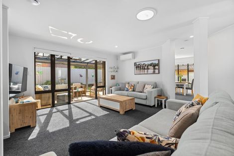 Photo of property in 108 Lakeside Drive, Orewa, 0931