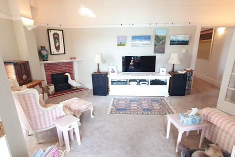 Photo of property in Inverleith House, 306 Oriental Parade, Oriental Bay, Wellington, 6011