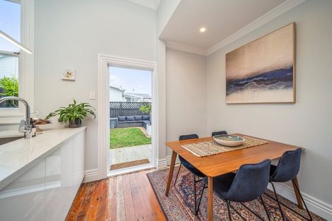 Photo of property in 8 Morley Street, New Plymouth, 4310