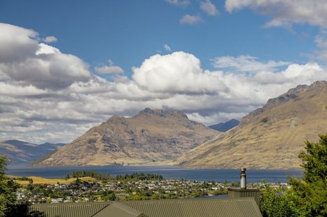 Photo of property in 13 Goldleaf Hill, Queenstown, 9300