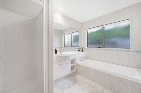 Photo of property in 218 Kilkenny Drive, East Tamaki Heights, Auckland, 2016