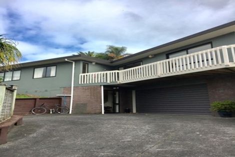 Photo of property in 2/8 Sailfish Drive, West Harbour, Auckland, 0618