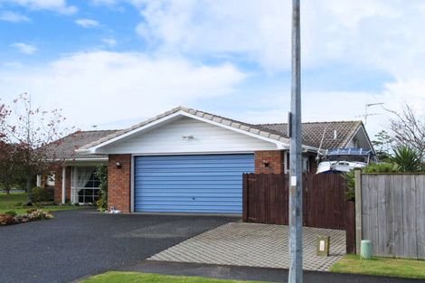 Photo of property in 2 Mirabell Place, Golflands, Auckland, 2013