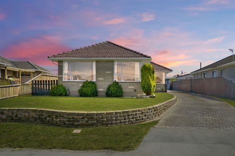 Photo of property in 11 Glenora Place, Hornby, Christchurch, 8042